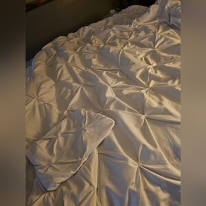 Queen comforter with 2 shams